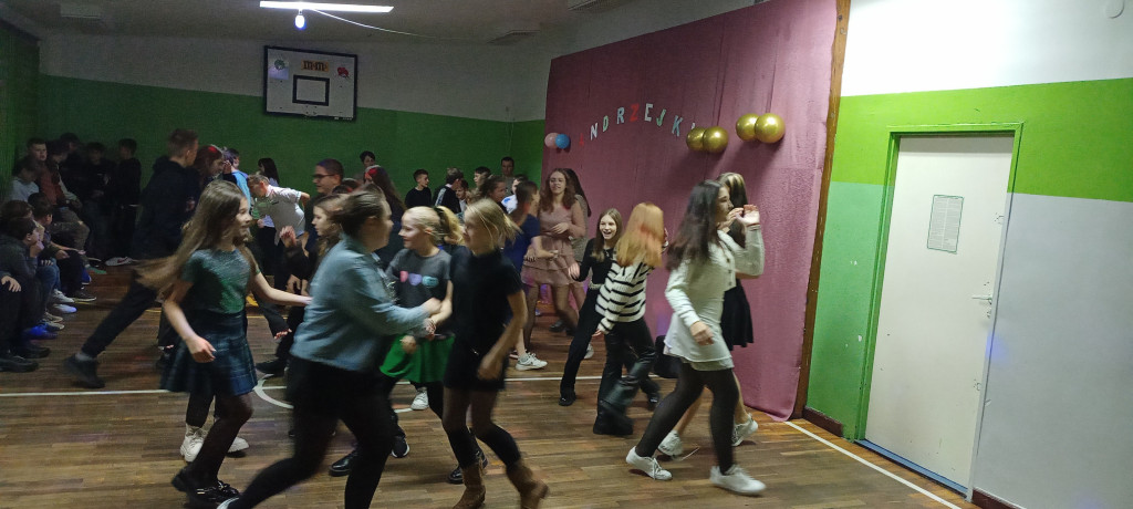 Zabawa andrzejkowa klas starszych.